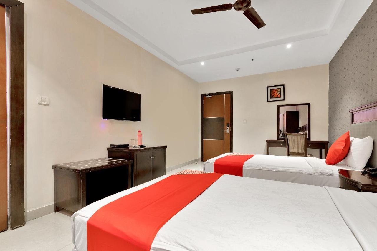 Capital O Rudra Grand Near Kondapur X Road Hotel Exterior photo