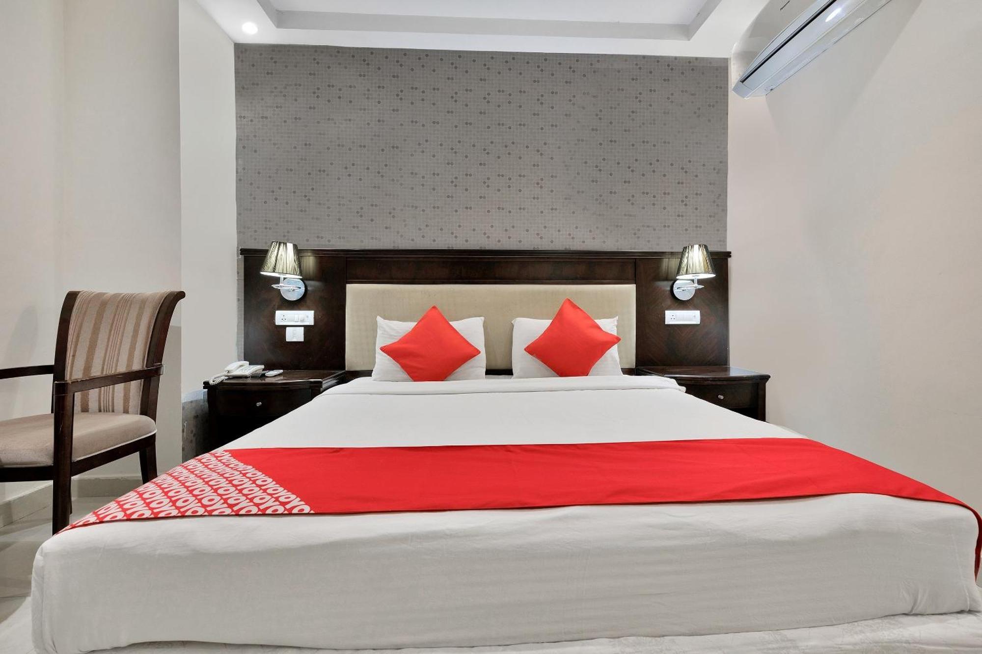 Capital O Rudra Grand Near Kondapur X Road Hotel Exterior photo