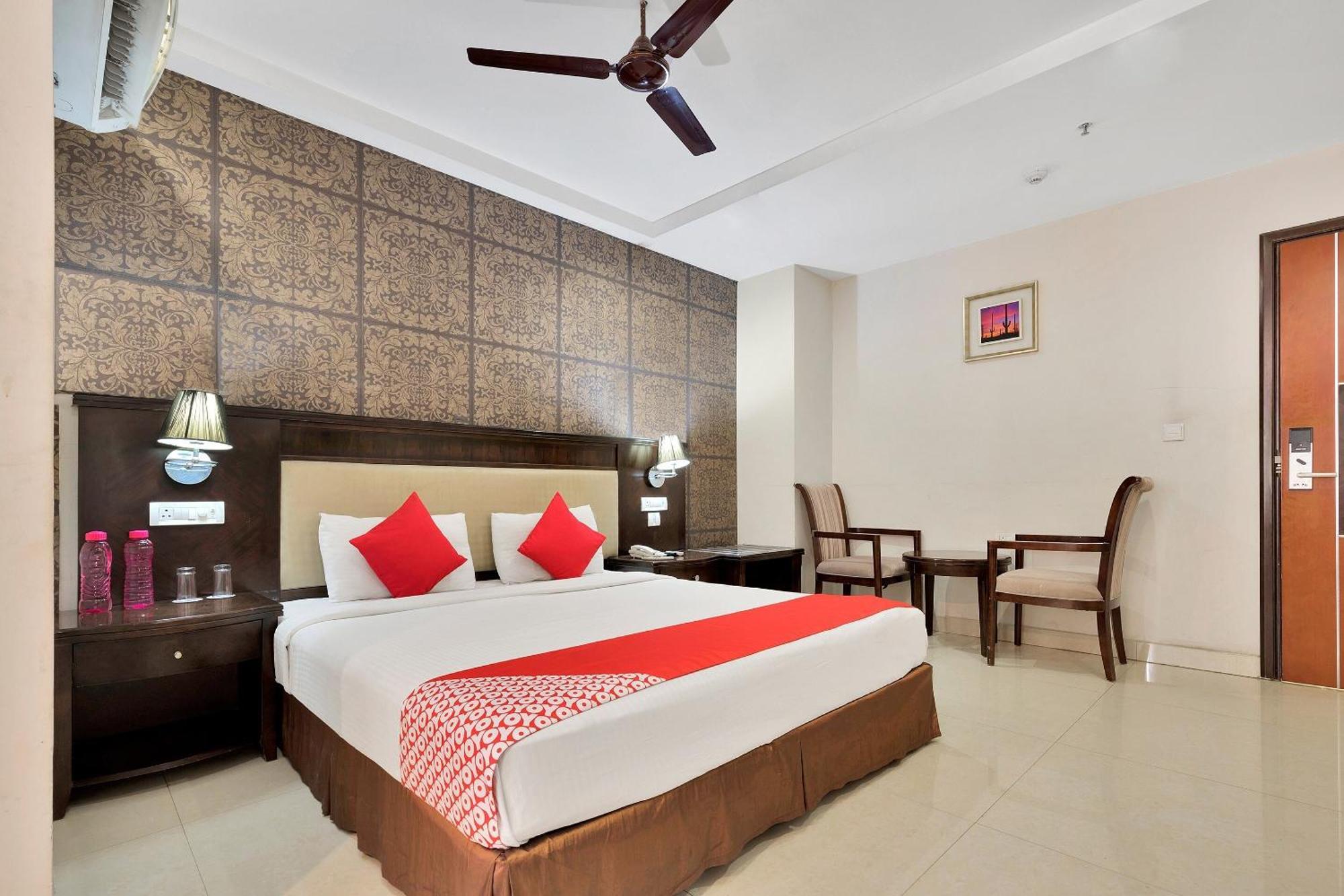 Capital O Rudra Grand Near Kondapur X Road Hotel Exterior photo